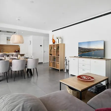 Vivi Homes - Luxury ,garden, Pool & Sauna Apartmán