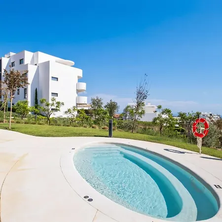 Vivi Homes - Luxury ,garden, Pool & Sauna Фуэнхирола