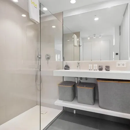 Vivi Homes - Luxury ,garden, Pool & Sauna Apartment Fuengirola