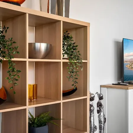 شقة Vivi Homes - Luxury ,garden, Pool & Sauna فوينخيرولا