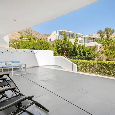 Vivi Homes - Luxury ,garden, Pool & Sauna Appartement